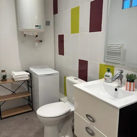 Apartment T2 Climatise Sur Les Quais De La Mayenne *